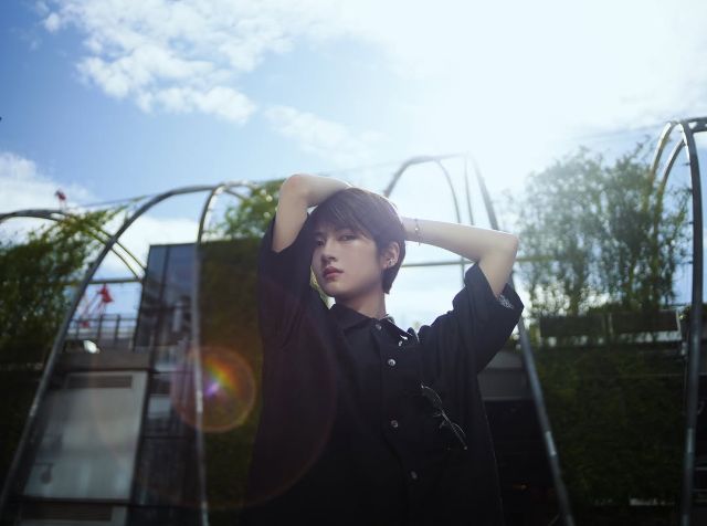 「素敵な写真！」元乃木坂46・若月佑美 太陽光に照らされた艶やかな最新ショットを披露！