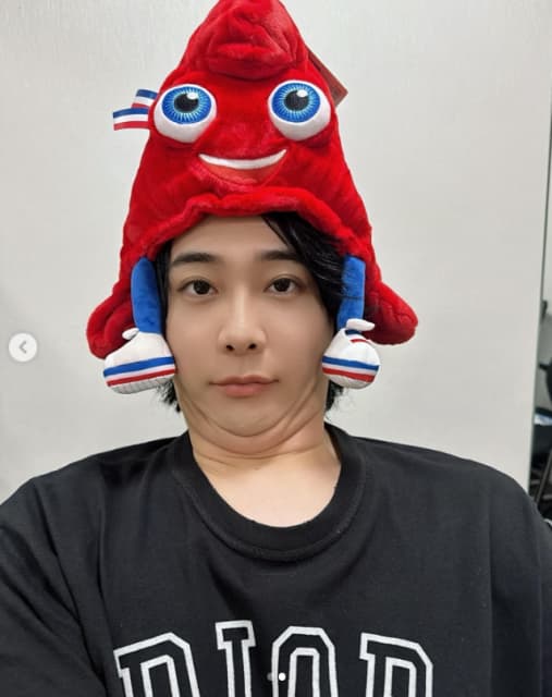 Mrs. GREEN APPLE大森「二重顎かわいい！」謎ショット公開が話題！