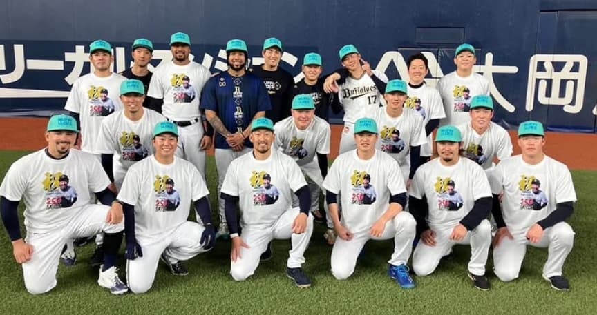 レジェンドの大記録をみんなでお祝い！オリックス・平野佳寿「ありがとうございます！」