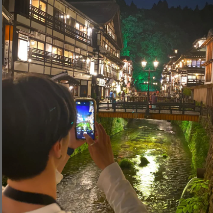 北村菜々美、銀山温泉で“千と千尋”の幻想ショット