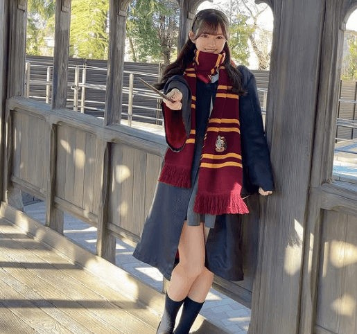 「可愛い魔法使い！」キュートすぎと話題の19歳チアガール、グリフィンドールのコス＆マジックムービーを見せ反響続々！「魔法かけてほしい」