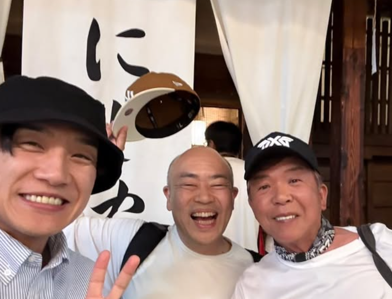 村上ショージが難波劇場後に心斎橋で笑顔のうどん鍋三ショット披露