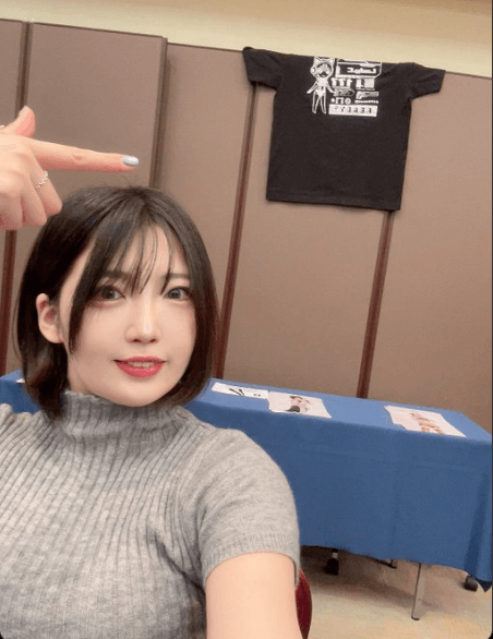 STARDOM レディ・Cがサイン会でTシャツをアピール！？　ファンから商品化の期待高まる