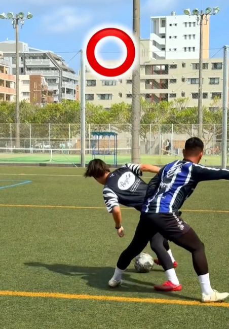 「ボールを隠す、守る。」あの有名サッカーコーチが実践動画付きでテクニックを披露！
