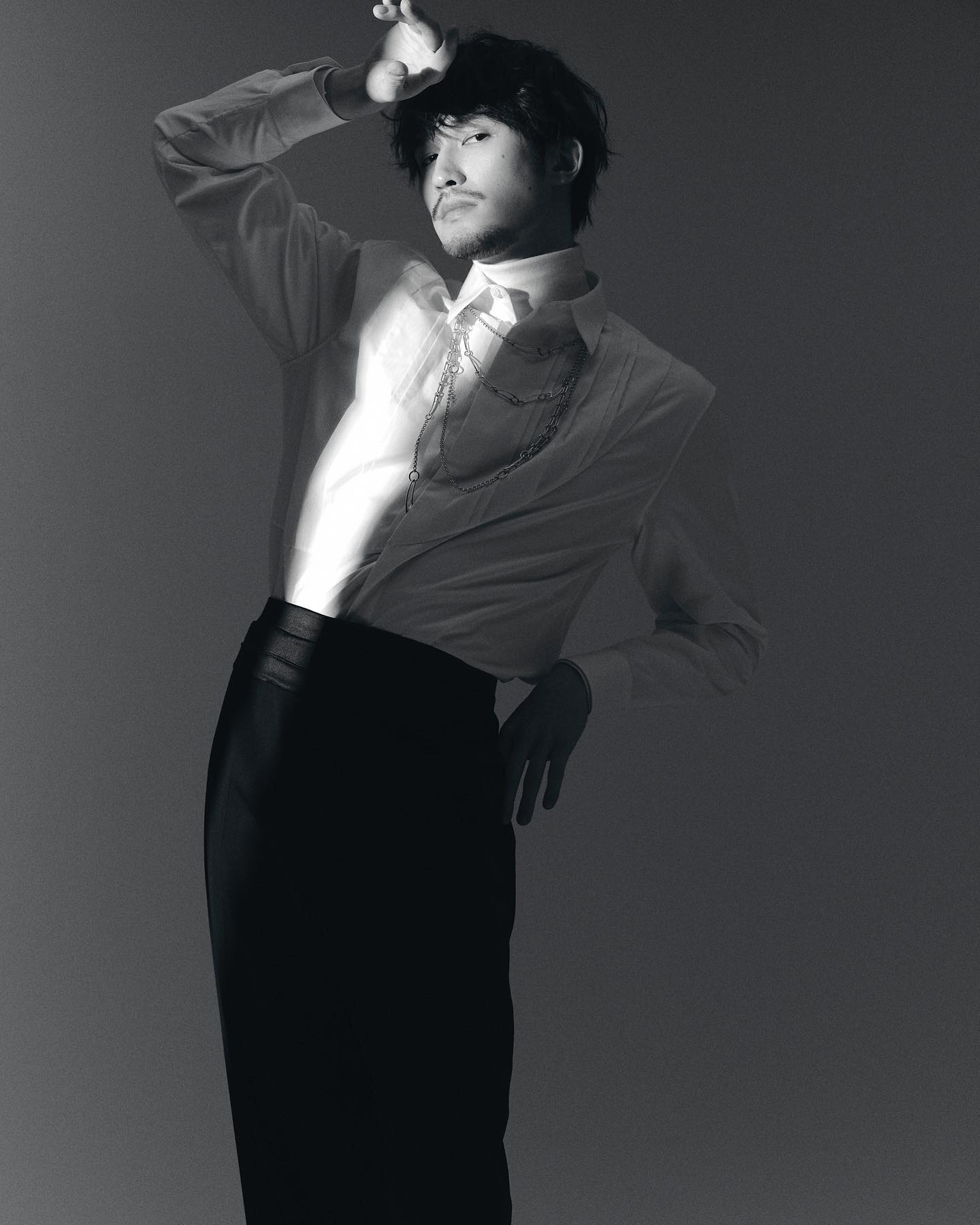 SixTONESジェシーのモノクロ写真が話題に💎👀