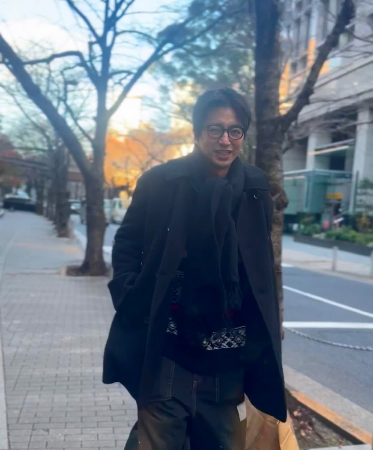 「すれ違ったら倒れそう」歩くだけでヨーロッパの雰囲気漂う！？大沢たかおのカッコ良すぎる最新ショットが話題に