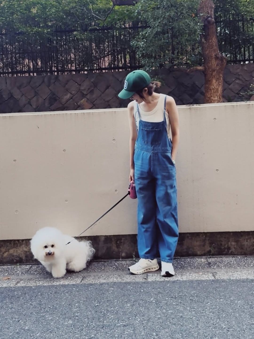 “美人すぎるルイージ”現る⁉︎ 槙野智章の美人モデル妻〇〇の愛犬との散歩姿にファンざわつく