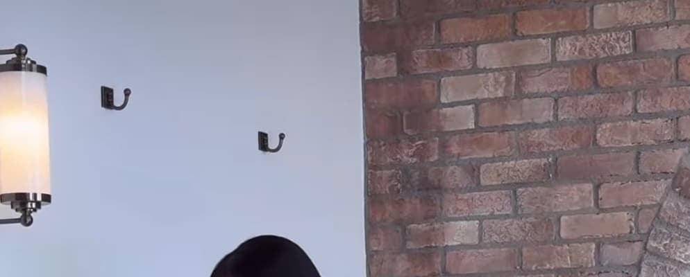 ちらっと見える西野カナの