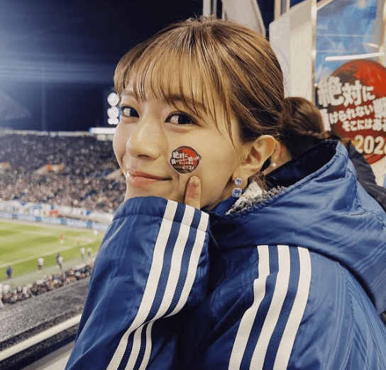 「勝利の女神！」テレ朝の美女アナウンサー、W杯出場決定時の“スタジアム・美ショット”を影山優佳が激写！「何て美しい横顔なんだ」