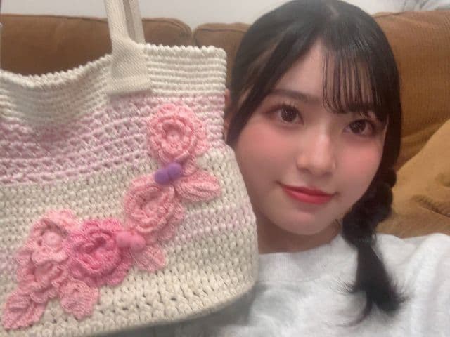 NMB48黒島咲花、おばあちゃんからもらったかぎ針編みバッグに感激「かわいい」