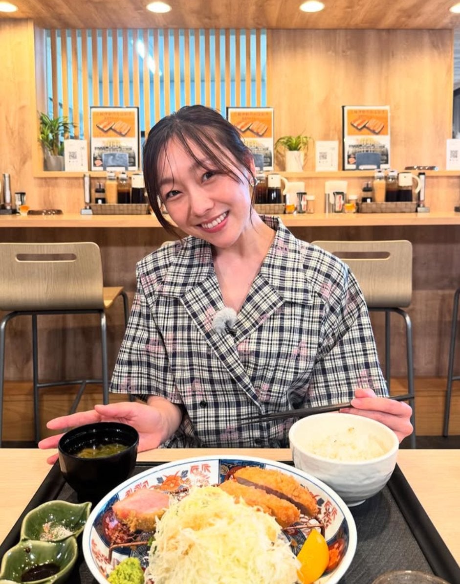 「絶品とんかつをペロリ！」須田亜香里、元プロ野球選手・江川智晃に取材でほっこり