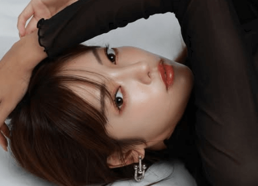 「ほぼ脚ですごい綺麗」美女ウォーキングティーチャー、モデルモードの”艶やか・本気ショット”にファン悶絶！「めっちゃ綺麗過ぎる」