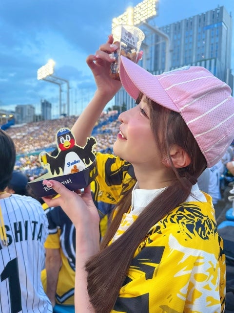 もえあず、神宮三連戦すべて参戦。夏グルメと声援で彩った阪神ファンの全力観戦