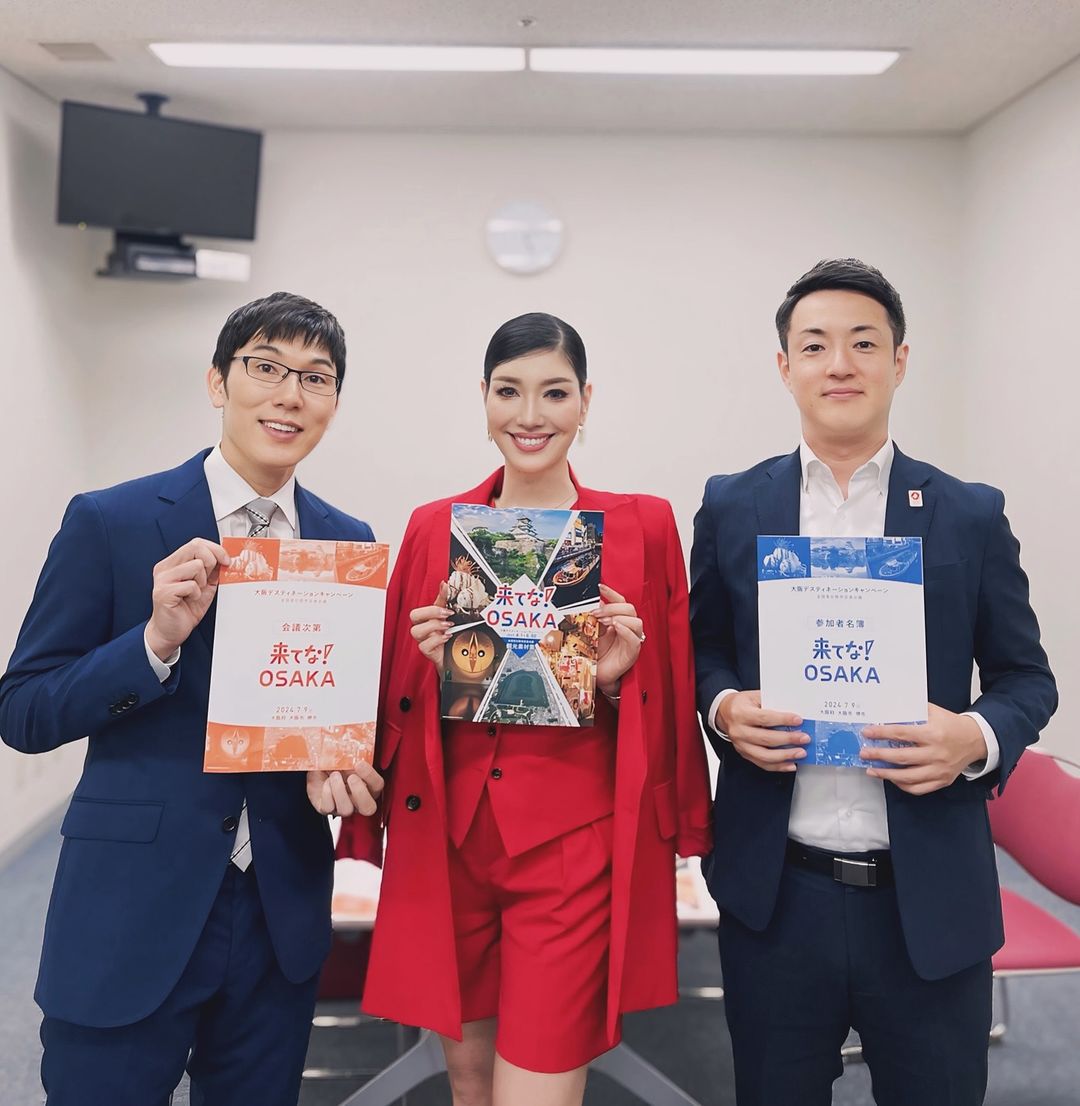 アンミカが52歳とは思えない美脚を大胆披露で話題！