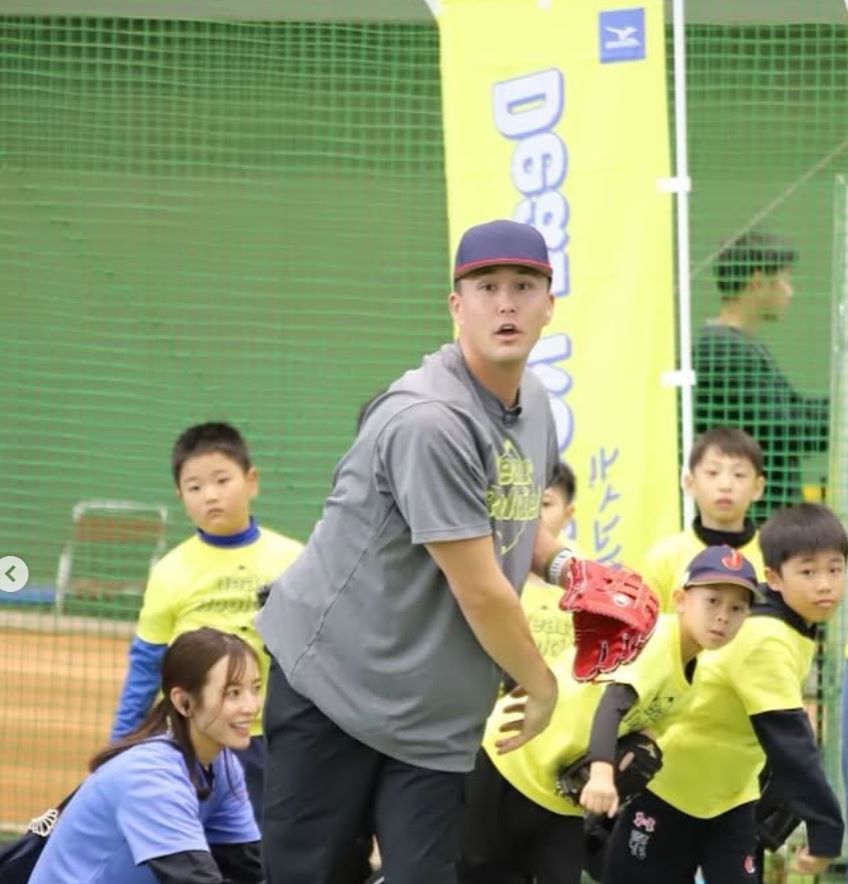 侍戦士ヌートバーがオフの日々を公開、日本の子どもと触れ合う様子も