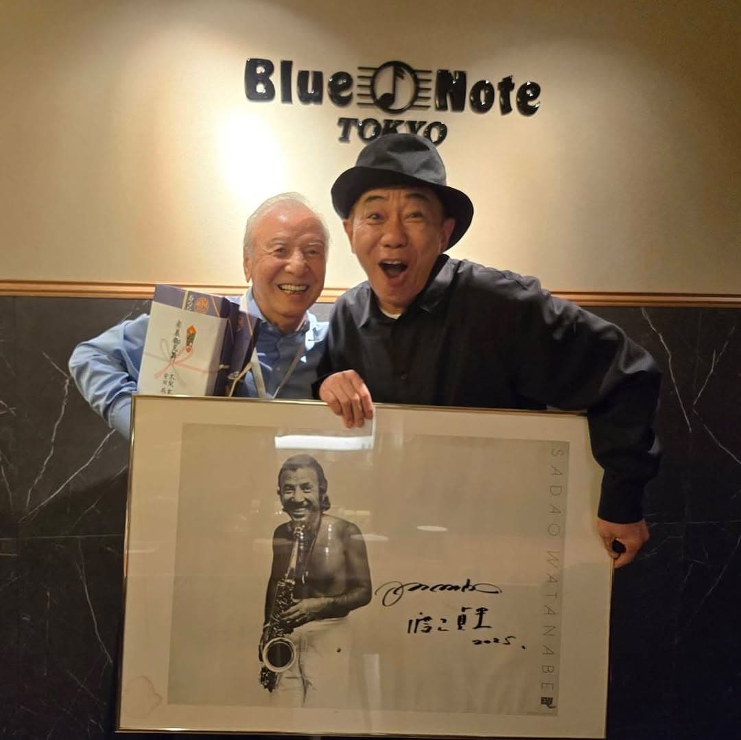 「92歳でこの音圧…！」人気芸人〇〇が大興奮！サダオ・ワタナベ、2ステージ完奏に総立ちの夜！