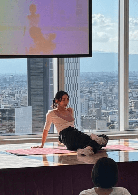 「天空の宅トレ」あの美女”宅トレクリエイター”竹脇まりながフォトジェニックスポットでエンジン・オン！