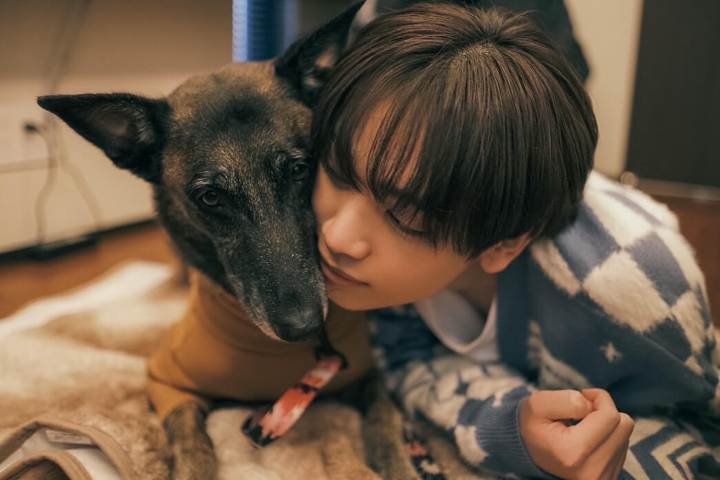 宮世琉弥、ドラマで共演した犬太役のわんちゃんの誕生日をお祝い！