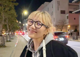 宮澤佐江、金髪×オン眉ヘアで大胆イメチェン！「最強すぎる」と絶賛の声！