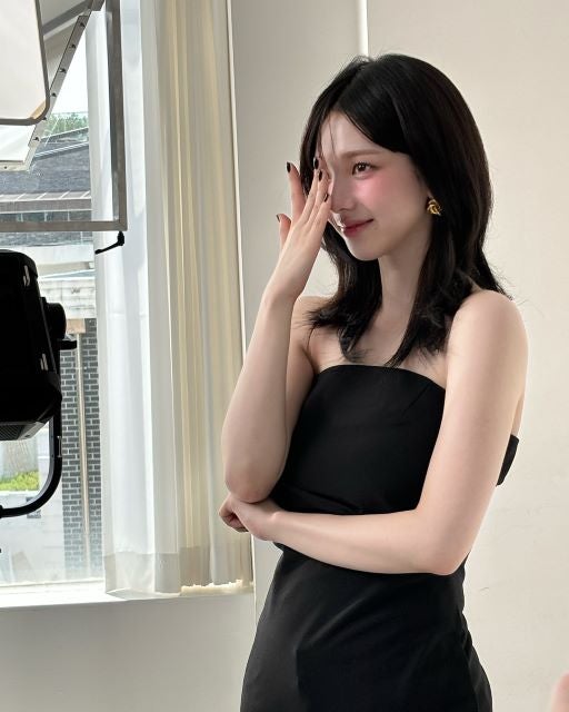 aespa・カリナ デコルテ際立つ最新ショットを公開！