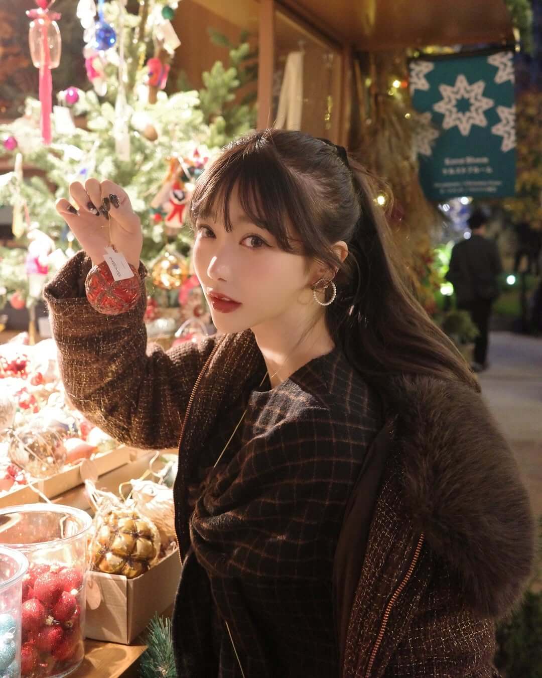 アパレル社長/人気YouTuberの大野茜里、麻布台ヒルズのクリスマスマーケットを満喫！