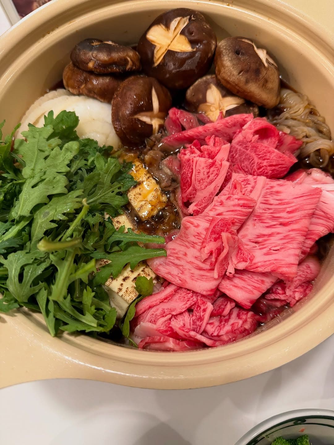 「おうちでこの贅沢⁉」女優〇〇の絶品すき焼き×とろ鯵×とうもろこしご飯の最強献立に注目集まる