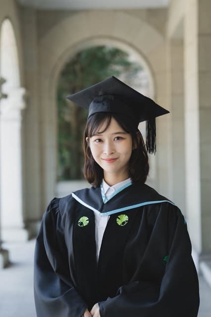 元”東大王”美女タレントが東大卒業を報告！知的な式服姿に祝福の声が殺到