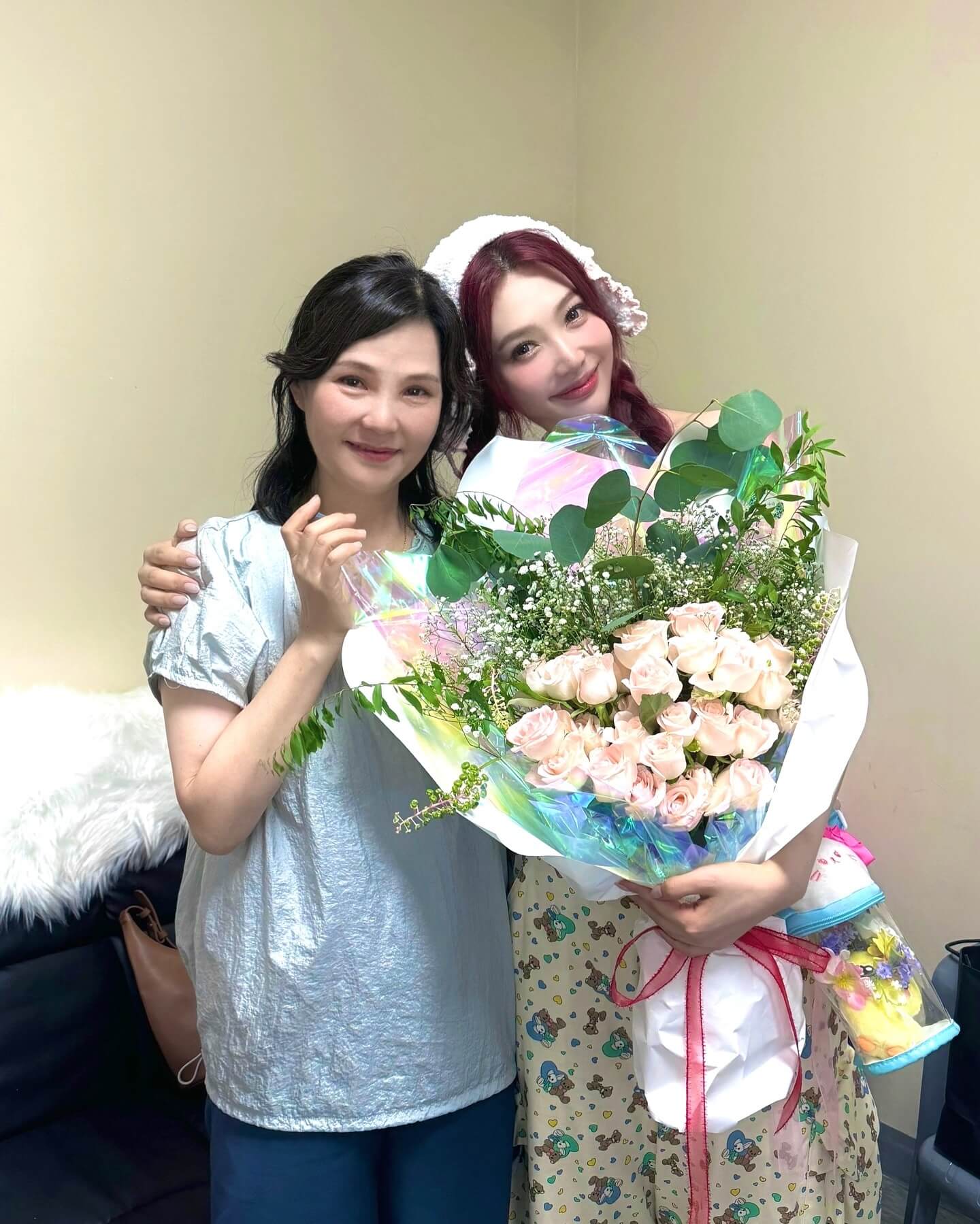 「お母さんも美しいの！？」大人気韓国アイドル　母親とのツーショットを大公開！