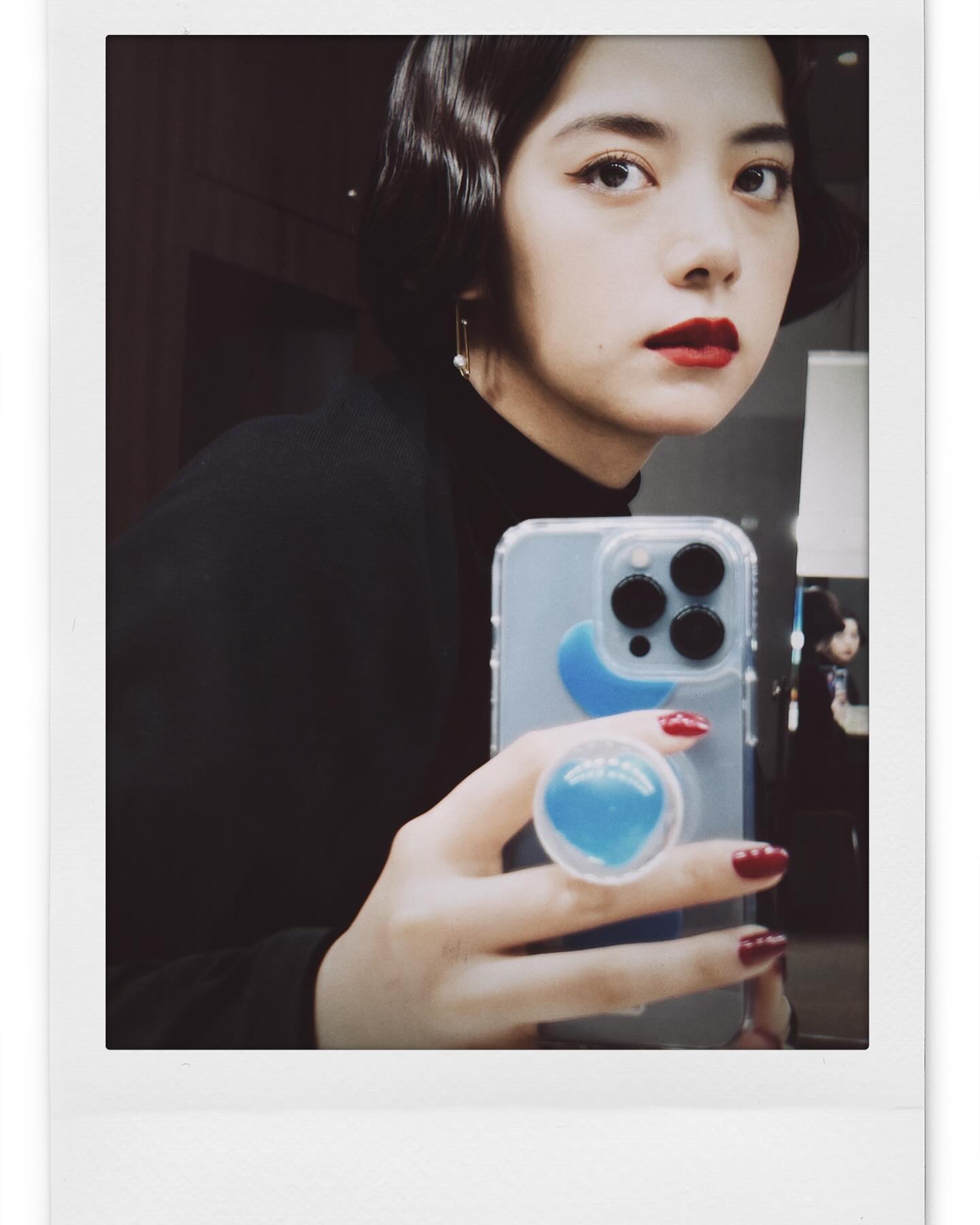 昭和チックな池田エライザのオフショットが話題に📸