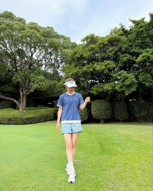ラウンド3回目でスコア126達成！ソフトボール美女インフルエンサー、美脚チラリなゴルフウエアのインスタ投稿が話題！