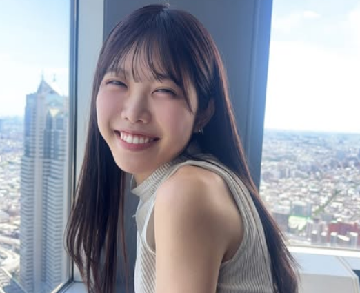 「スタイル神ってる～」人気モデル、都心で魅せた”大パノラマ・ショット”を披露！プロポーションが”神”だとファンを魅了