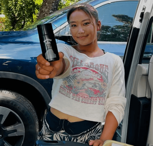 将来期待の中学生女子サーファー、元気はつらつ”ハワイアン・ショット”を披露！環境保全の考えも語る「NICEすぎ」