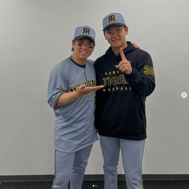 「初勝利おめでとう」梅野隆太郎が門別啓人のプロ初勝利を祝福！ナイスピッチ&ナイスリードにファン祝福の声も