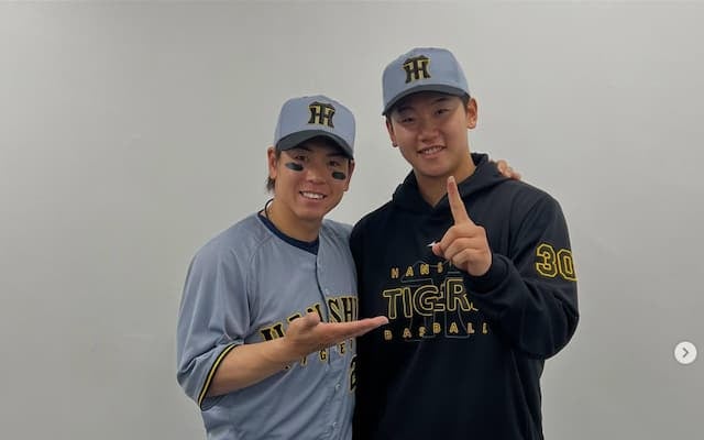 「初勝利おめでとう」梅野隆太郎が門別啓人のプロ初勝利を祝福！ナイスピッチ&ナイスリードにファン祝福の声も