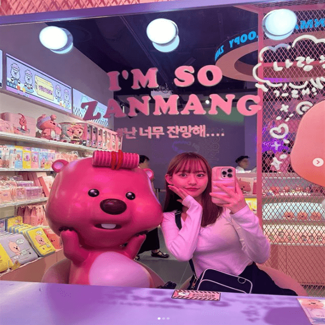 高崎かなみ「THE HYUNDAI SEOUL」へ！現地の自撮り写真にファンが「その場が聖地になります」と称賛