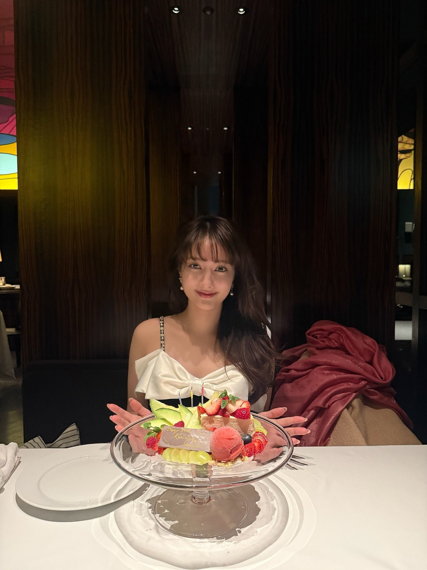 美しすぎる姿に反響続々！ 谷まりあ 友人からディナーで30歳の祝福を受けた事を報告