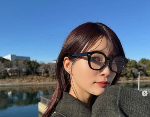 「メガネかわいい！」生見愛瑠がメガネ姿の写真を披露にファンメロメロ！