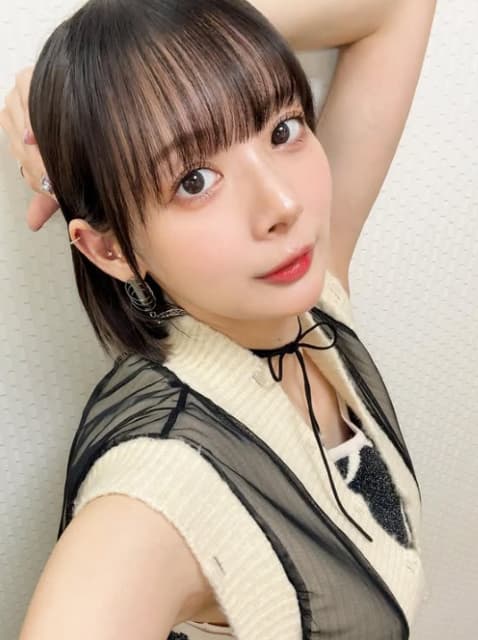 オシャレ衣装でファン魅了！美人雀士・岡田紗佳が芸人さんを尊敬！