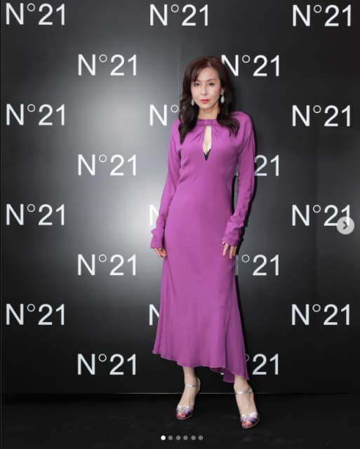 杉本愛「美しすぎる」ロングドレス姿をインスタで公開！