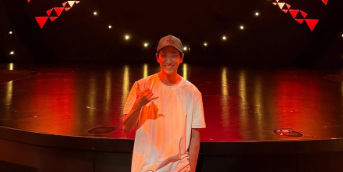 小山慶一郎、ハワイでシルク・ドゥ・ソレイユを鑑賞！感動のエンターテインメントを満喫！