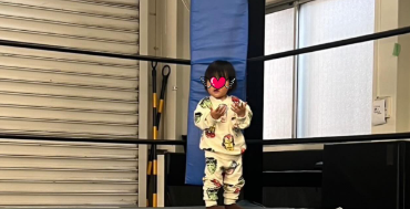 北斗晶、孫が“青コーナーデビュー”⁉ 血筋を感じる1歳児の姿にファン大盛り上がり