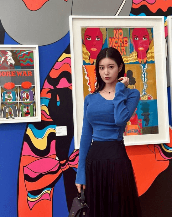 阿部なつき”新国立美術館”へ！アート空間に映える美麗ショットを公開