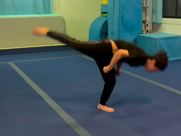 圧巻ダンス！RAB凪が魅せた異次元アクロバット練習映像