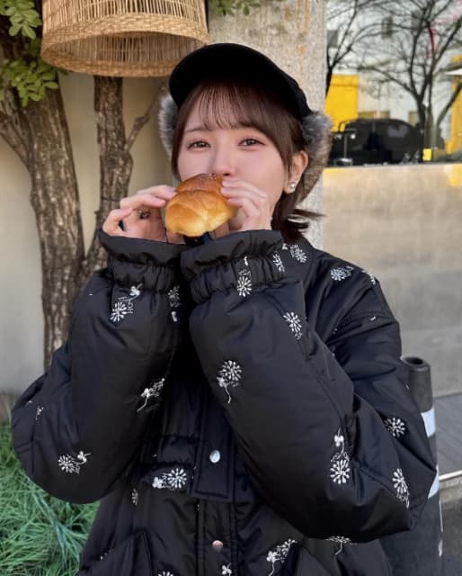 声優 鬼頭明里 パンを食べる姿が可愛すぎ！可愛さにファン悶絶！