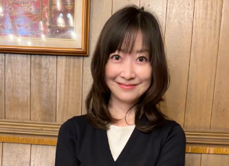 「可愛すぎる…！」黒川智花、レトロ喫茶での癒しショットにファン歓喜！