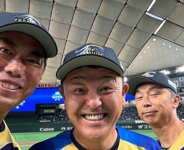 上原浩治、名球会レジェンドと東京ドームで“ゴルフ風”リラックスショット