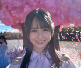 上村ひなの、「春のパレード」写真を投稿しファン魅了！