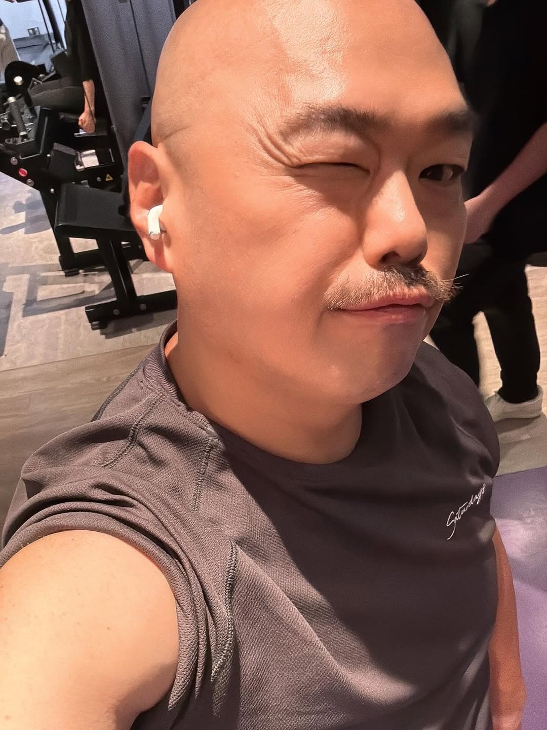 深夜の筋トレ姿に驚きの声…お笑い芸人〇〇の“意外すぎる努力”とは