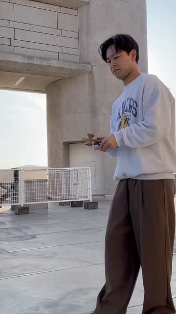 「凄すぎて意味がわかんないですw」ダンビラムーチョ 原田フニャオの曲芸動画にファン騒然！