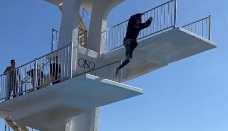 「飛ばざるを得ない！」魔裟斗、プールで魅せた“父の意地”が話題に